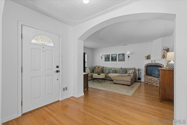 903 Moana Dr, San Diego, CA 92106