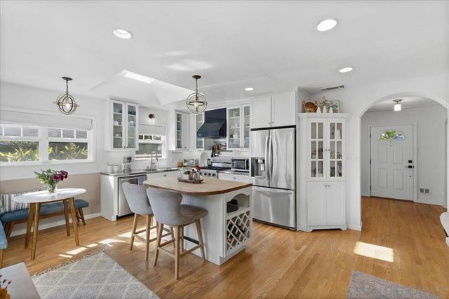 903 Moana Dr, San Diego, CA 92106