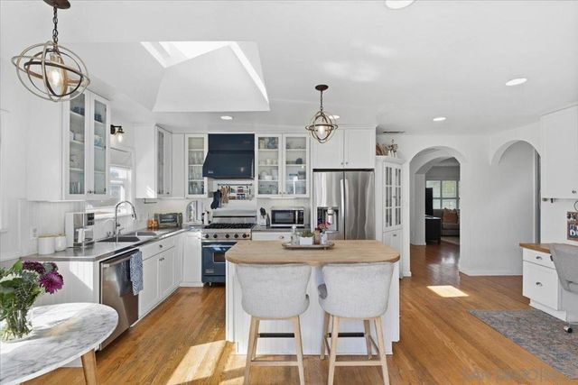 903 Moana Dr, San Diego, CA 92106