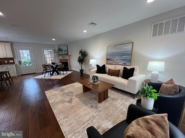 146 N CHURCH, Doylestown, PA 18901