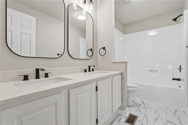 399 Limestone Dr, Bethel Park, PA 15102