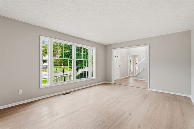 399 Limestone Dr, Bethel Park, PA 15102