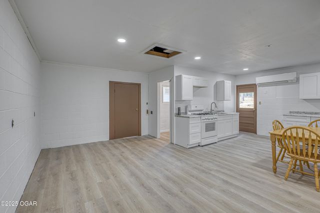 3503 S Jackson Avenue, Joplin, MO 64804