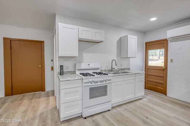 3503 S Jackson Avenue, Joplin, MO 64804