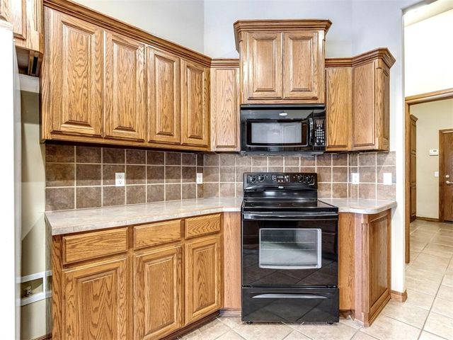 539 NE 21st Street, Newcastle, OK 73065