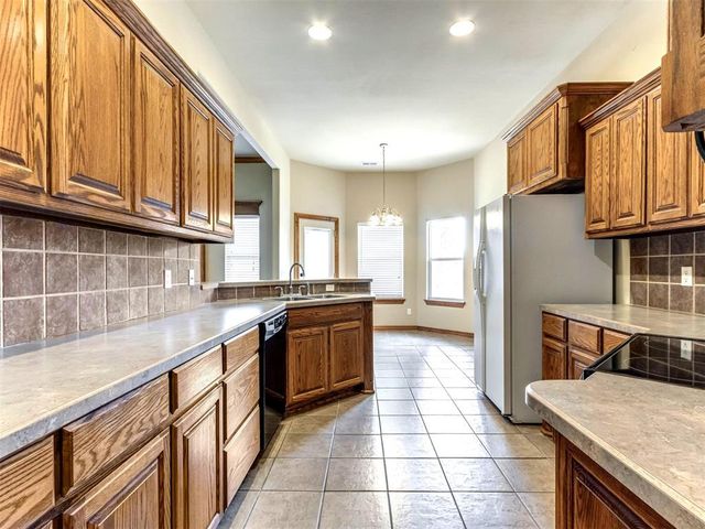 539 NE 21st Street, Newcastle, OK 73065
