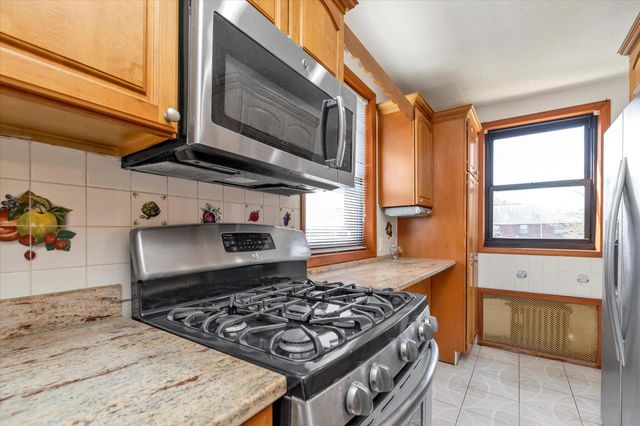168-03 18th Avenue 3-134, Whitestone, NY 11357