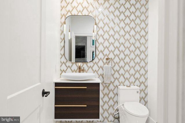 1102 MILL RDG, Mclean, VA 22102