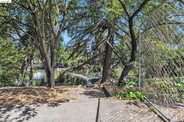 1545 W Walnut Street, Stockton, CA 95203