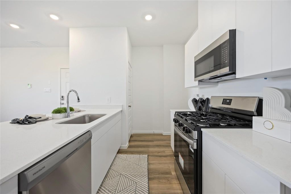 Image 11 of property listing at 3302 Willshire Stone Street, Houston, TX 77091