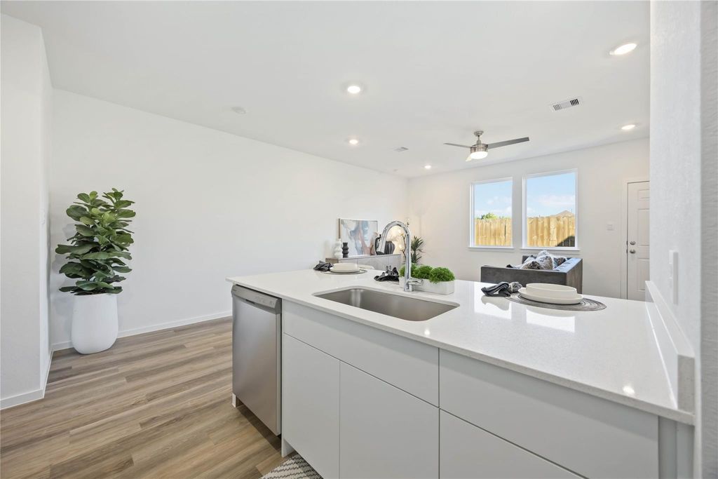 Image 12 of property listing at 3302 Willshire Stone Street, Houston, TX 77091