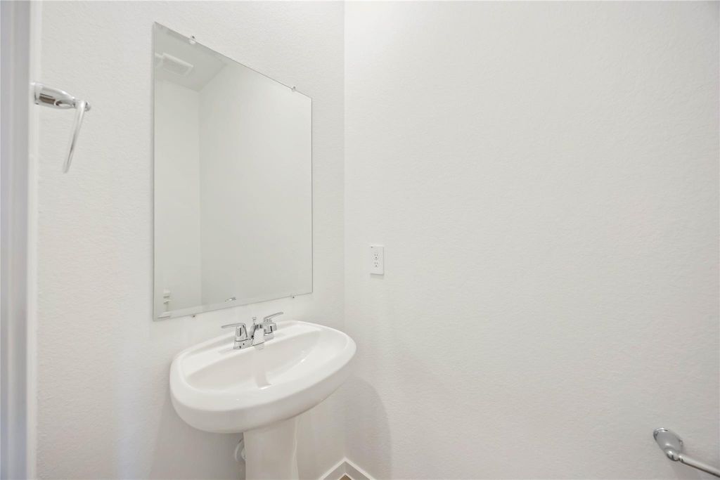 Image 17 of property listing at 3302 Willshire Stone Street, Houston, TX 77091