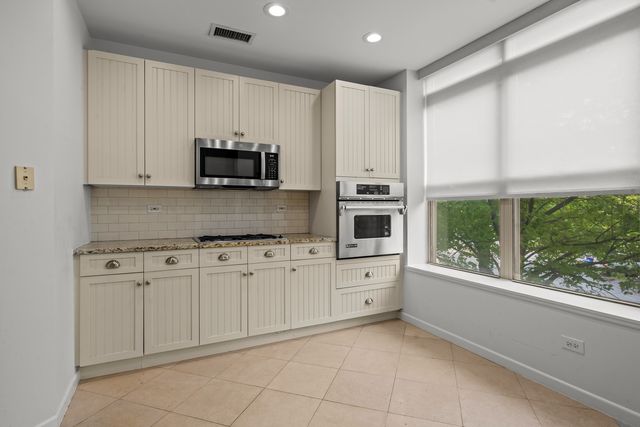 3535 Patten Road 1F, Highland Park, IL 60035