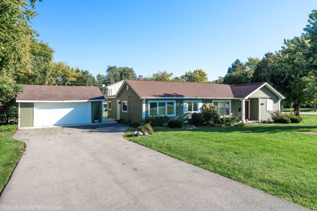 290 Hawthorn Lane, Hoffman Estates, IL 60169 — exterior