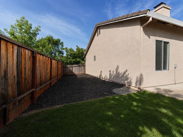 385 Summer Grove Cir, Roseville, CA 95678