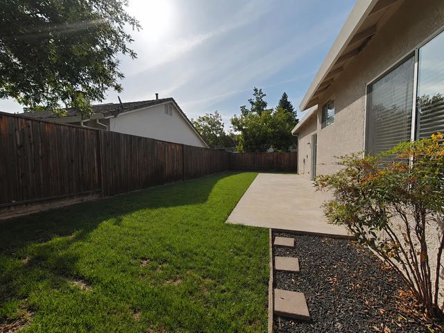 385 Summer Grove Cir, Roseville, CA 95678