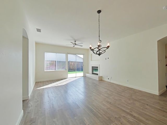 385 Summer Grove Cir, Roseville, CA 95678