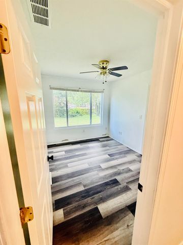 244 S Lochinvar St, Wichita, KS 67207