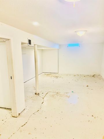 244 S Lochinvar St, Wichita, KS 67207