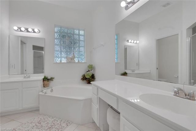 1224 Chelmsford CT, Naples, FL 34104