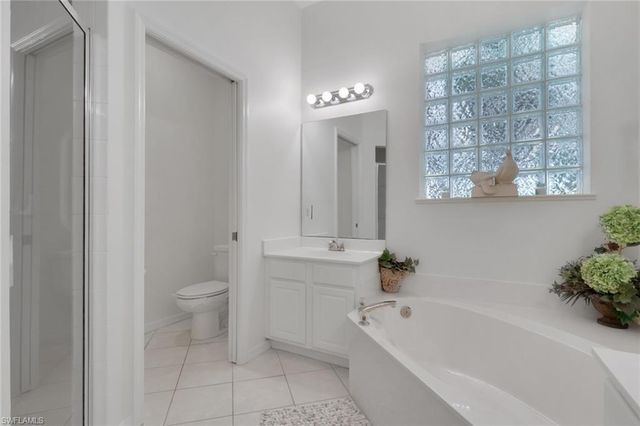 1224 Chelmsford CT, Naples, FL 34104