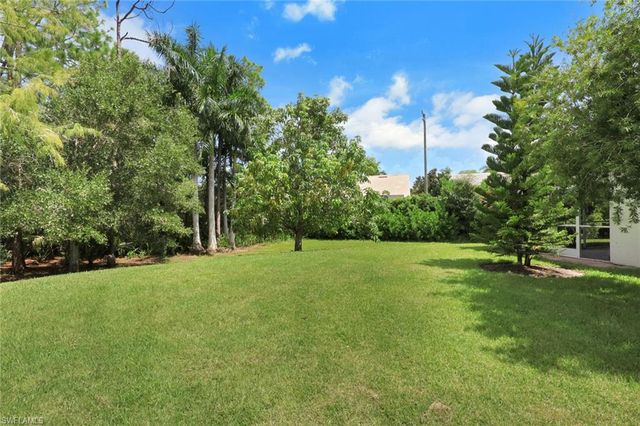 1224 Chelmsford CT, Naples, FL 34104