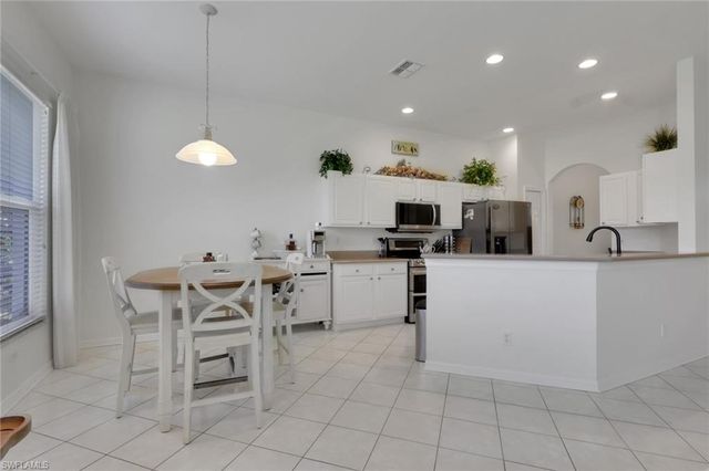 1224 Chelmsford CT, Naples, FL 34104