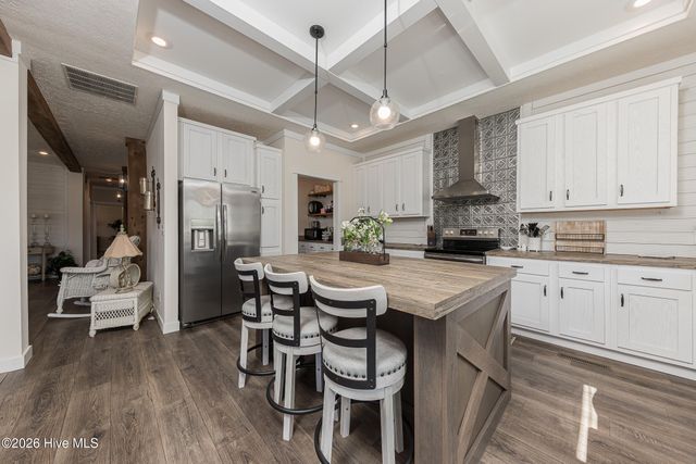 125 Lejeune Road, Cape Carteret, NC 28584