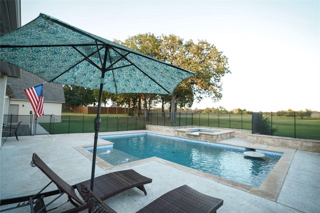 1945 County Road 1111, Decatur, TX 76234
