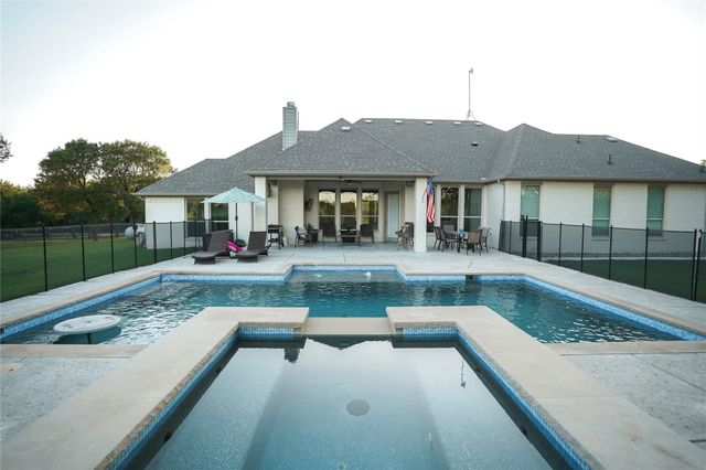1945 County Road 1111, Decatur, TX 76234