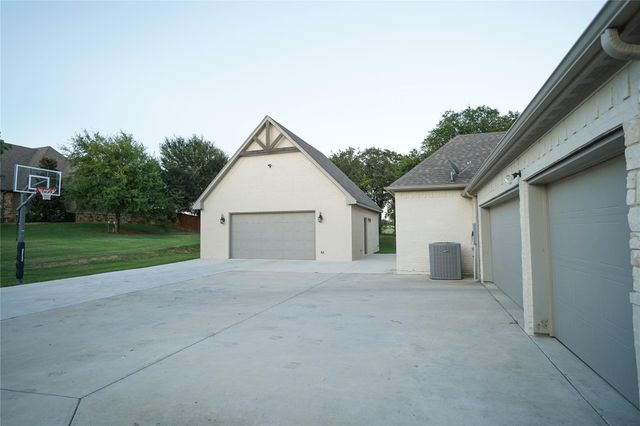 1945 County Road 1111, Decatur, TX 76234