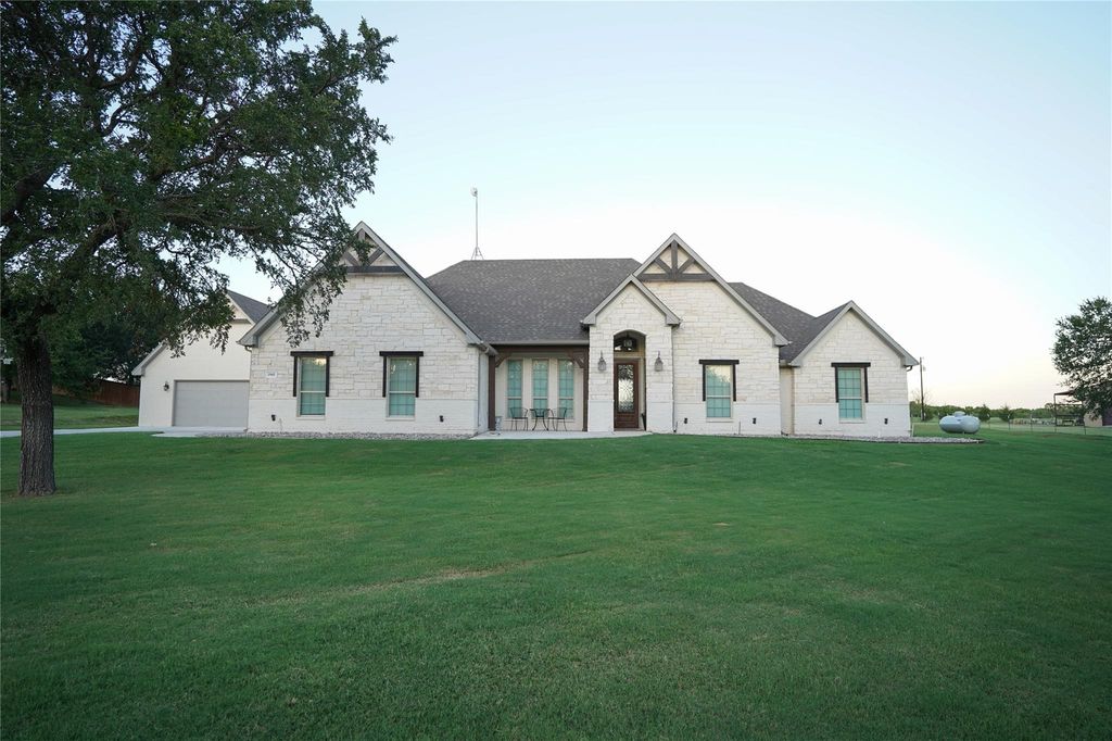 1945 County Road 1111, Decatur, TX 76234