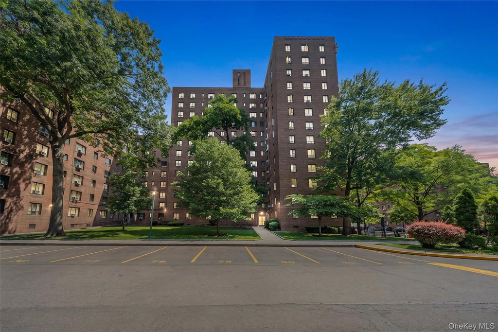 1605 Metropolitan Avenue 4H, Bronx, NY 10462