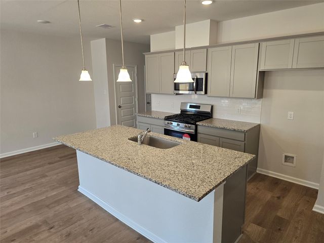 1920 N Riverside Circle, Dayton, TX 77535
