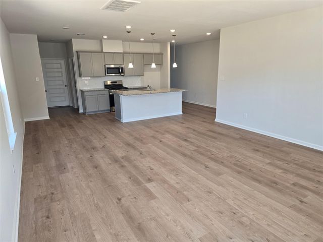 1920 N Riverside Circle, Dayton, TX 77535