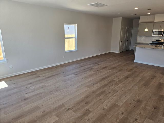 1920 N Riverside Circle, Dayton, TX 77535