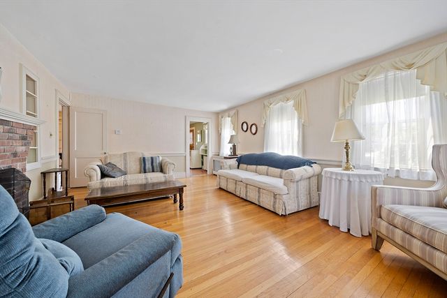 627 S Franklin St, Holbrook, MA 02343