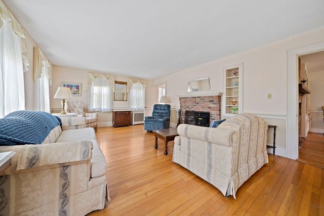 627 S Franklin St, Holbrook, MA 02343