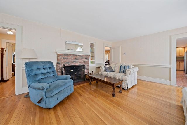 627 S Franklin St, Holbrook, MA 02343