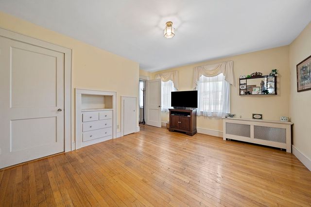 627 S Franklin St, Holbrook, MA 02343