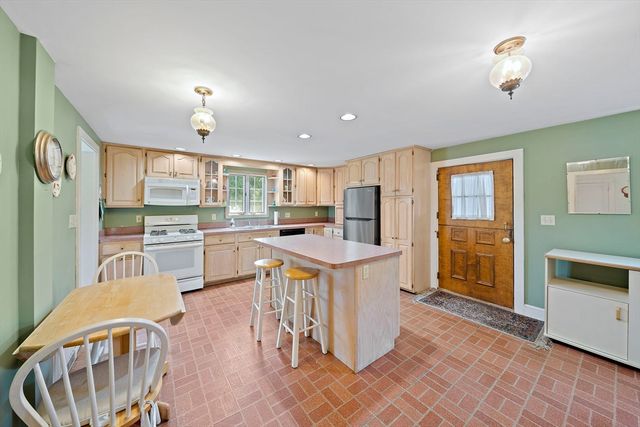 627 S Franklin St, Holbrook, MA 02343