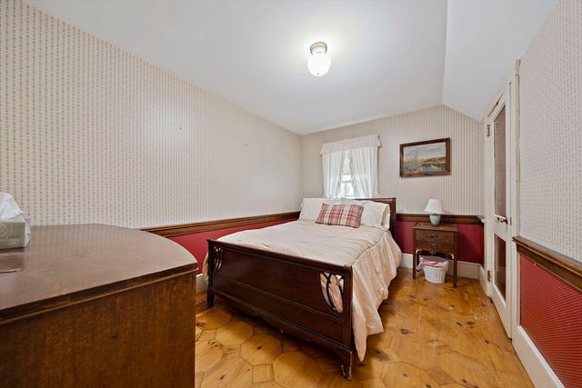 627 S Franklin St, Holbrook, MA 02343