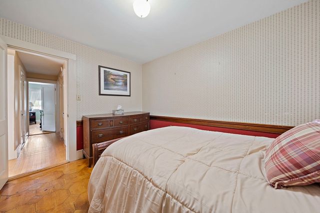 627 S Franklin St, Holbrook, MA 02343