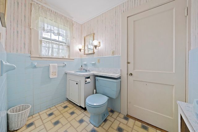 627 S Franklin St, Holbrook, MA 02343