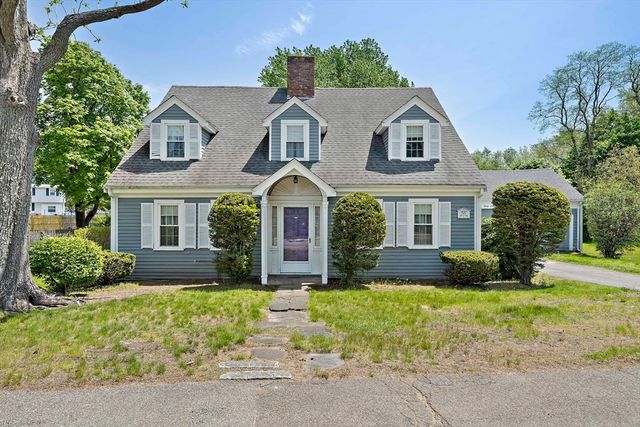 627 S Franklin St, Holbrook, MA 02343