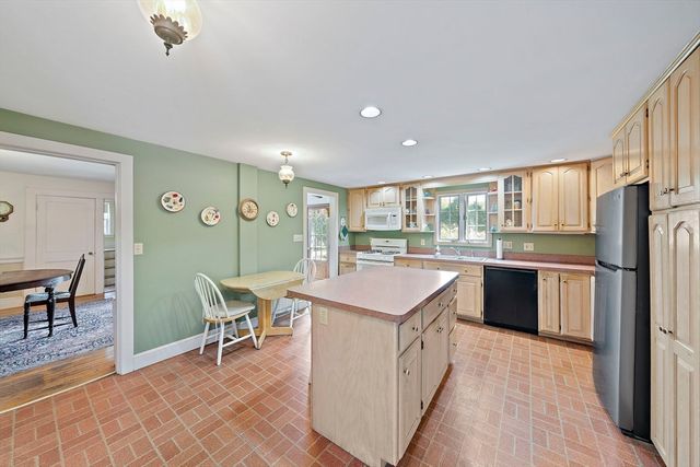 627 S Franklin St, Holbrook, MA 02343