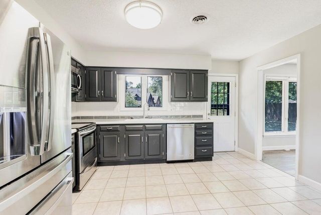 2400 RIDGEFIELD RD, Columbia, MO 65203