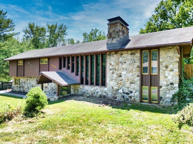 2400 RIDGEFIELD RD, Columbia, MO 65203