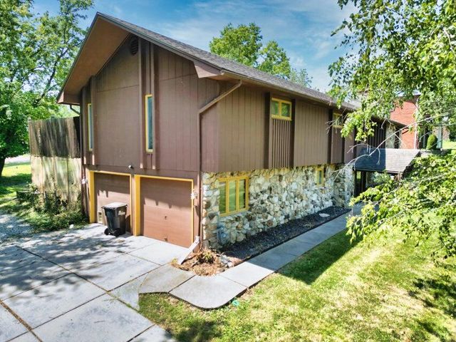 2400 RIDGEFIELD RD, Columbia, MO 65203