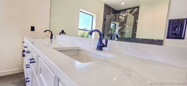 64 Reagan Drive, Eufaula, OK 74432